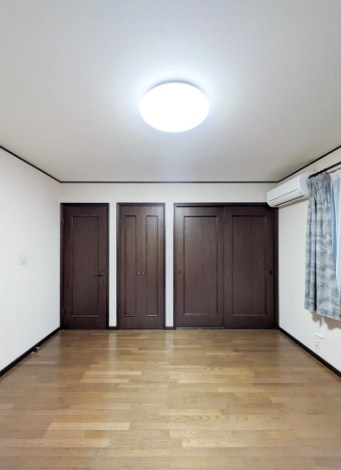目黒区中目黒４丁目　借地権付き中古戸建　限定1棟 内観写真（リビング以外の居室）