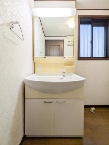目黒区中目黒４丁目　借地権付き中古戸建　限定1棟 内観写真（洗面台・洗面所）