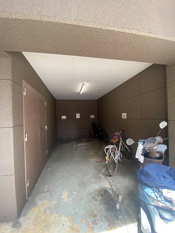 朝日シティパリオ西早稲田館 共用部写真（駐車場）