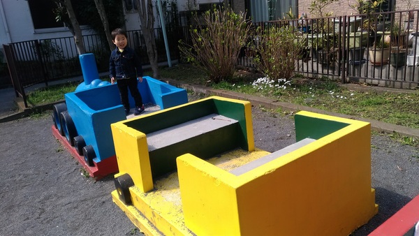 朝日シティパリオ西早稲田館 公園