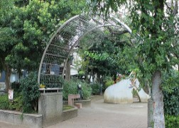 日神デュオステージ新宿外苑東通り 公園