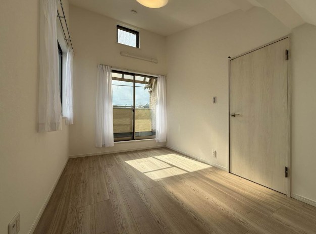 大田区中央２丁目　中古戸建　限定1棟 内観写真（リビング以外の居室）