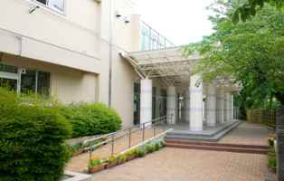 ＬＡＹＥＲＳ　ＨＯＵＳＥ杉並善福寺川公園 中学校