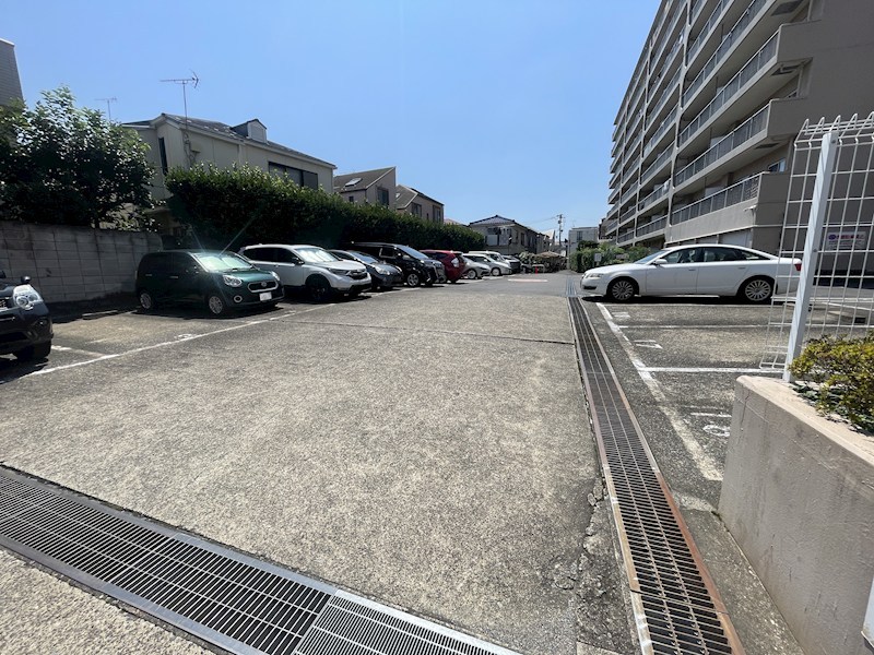 日商岩井碑文谷マンション 共用部写真（駐車場）