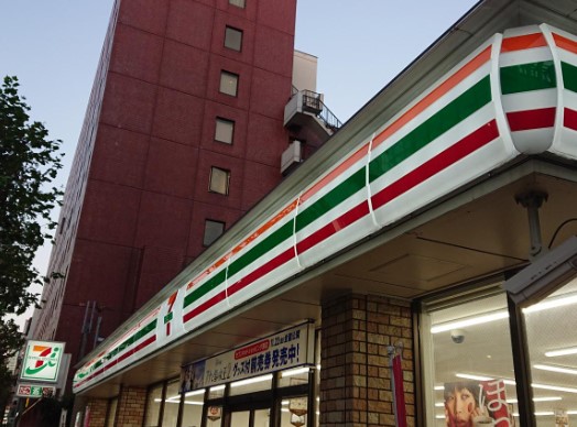 オープンレジデンシア広尾ザ・ハウス　サウスコート コンビニ