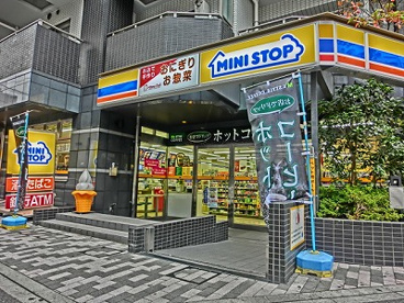 ブリシア新横浜 コンビニ