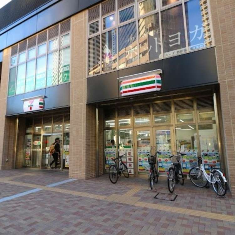 ザ・パークハウス西新宿タワー６０ コンビニ