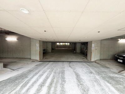 クレッセント目黒青葉台 共用部写真（駐車場）