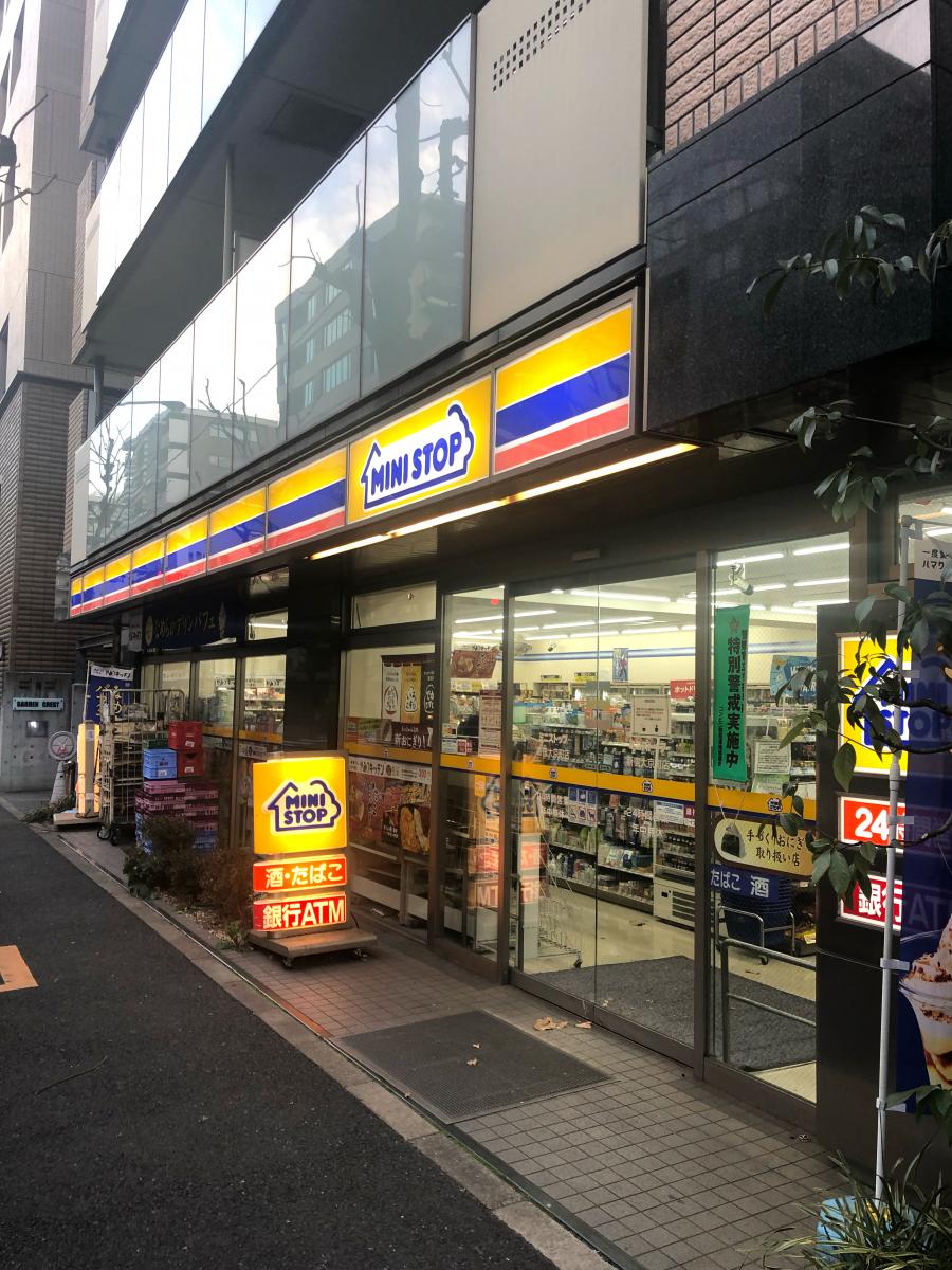 マジェスティハウス新宿御苑パークナード コンビニ