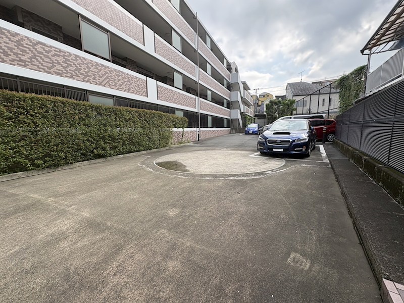クレッセント西馬込Ⅱ 共用部写真（駐車場）