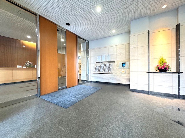 ライオンズスクエア用賀 共用部写真（エントランス）