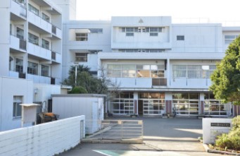 ＴＨＥ　ＹＯＫＯＨＡＭＡ　ＦＲＯＮＴ　ＴＯＷＥＲ 中学校