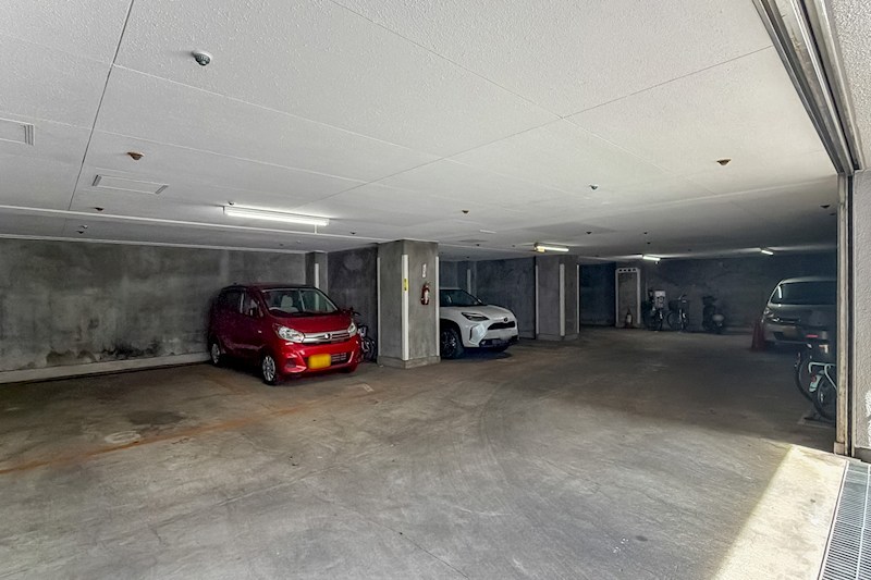 朝日上野毛マンション 共用部写真（駐車場）
