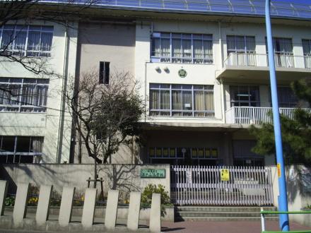 西戸山タワーホウムズノースタワー 小学校