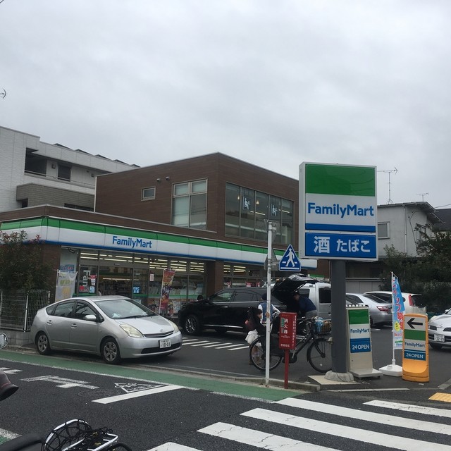 グリーンコート梅ケ丘 コンビニ