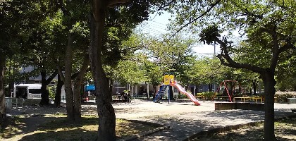 ザ・リバープレイスイーストタワー 公園
