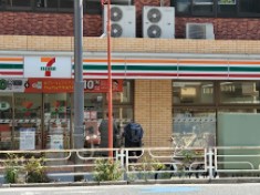グランドメゾン鶴見 コンビニ