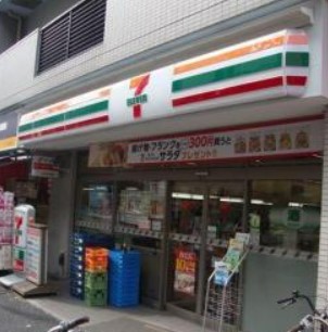 レジデンシャルスター白山シーズンテラス コンビニ