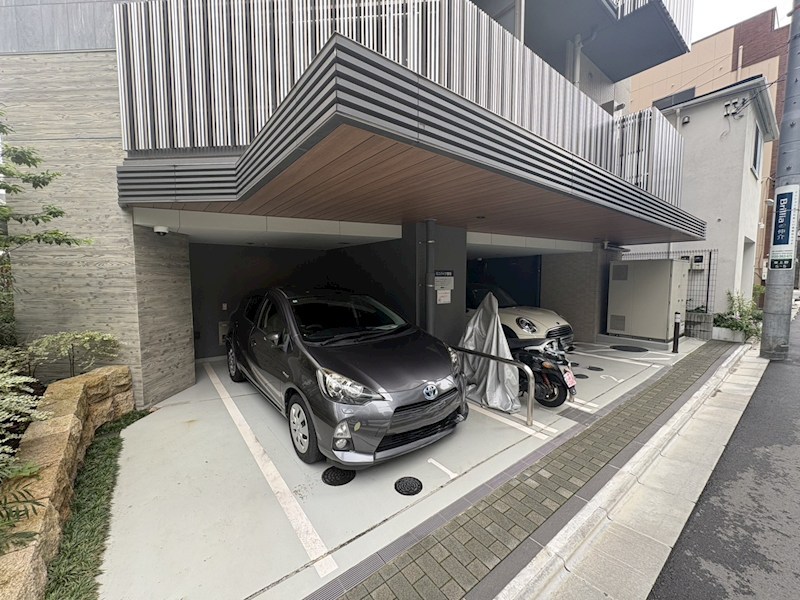 ブリリア上野プレイス 共用部写真（駐車場）