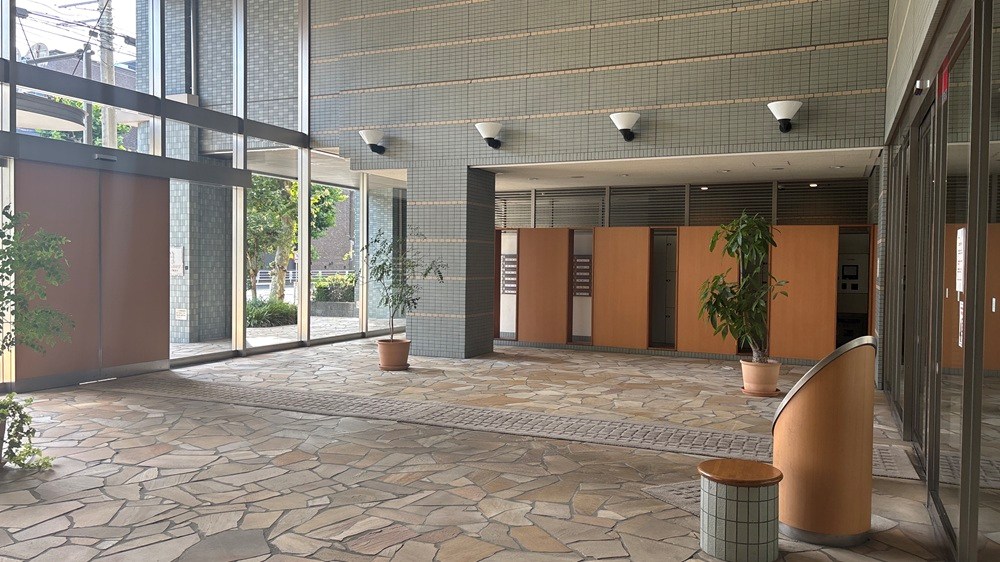 ライオンズステージ横濱キャナルスクエア 共用部写真（エントランス）