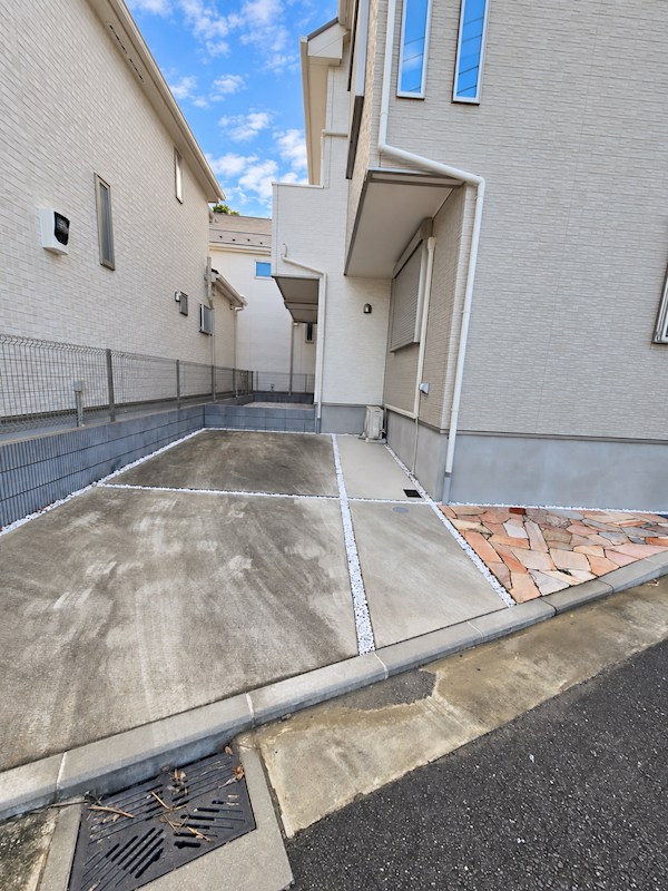 横浜市港北区綱島台中古戸建 現地写真（駐車場）