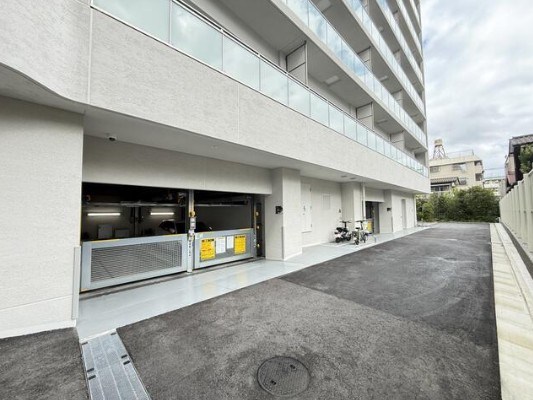 イニシア調布ステーションサイト 共用部写真（駐車場）