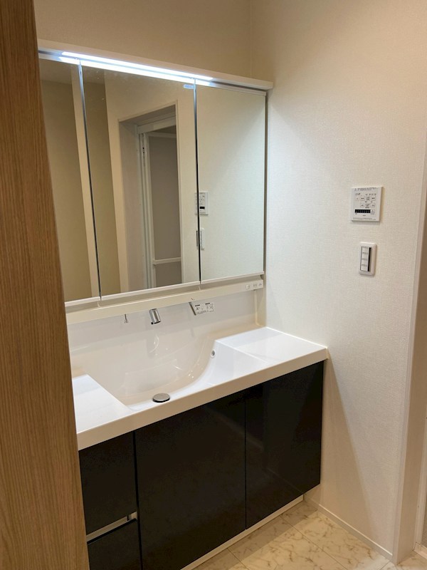 鎌倉市植木中古戸建 内観写真（洗面台・洗面所）