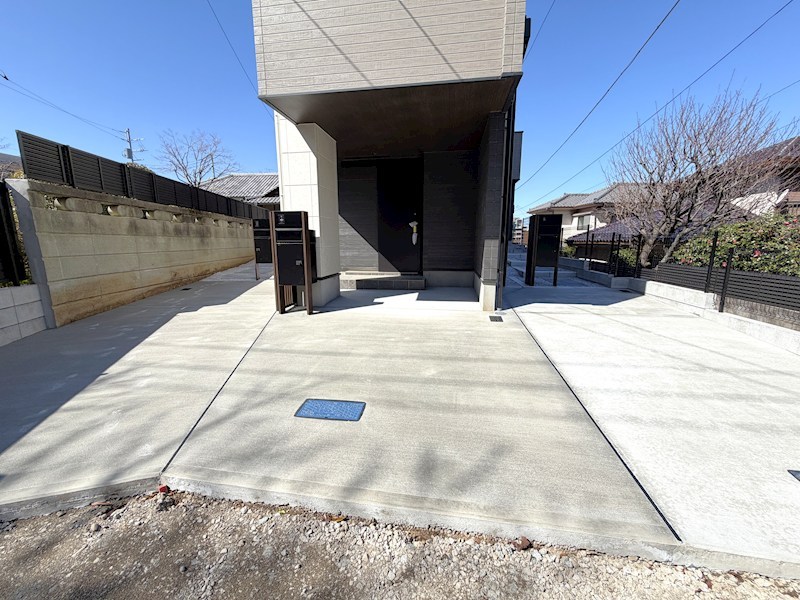 フォレスト・ガーデンズ弘明寺　全3棟　B号棟  現地写真（駐車場）