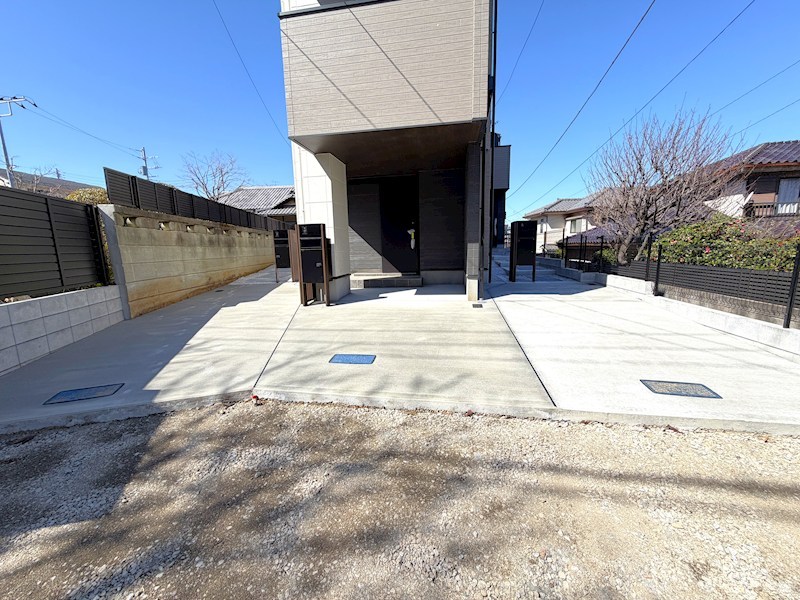 フォレスト・ガーデンズ弘明寺　全3棟　B号棟  現地写真（駐車場）