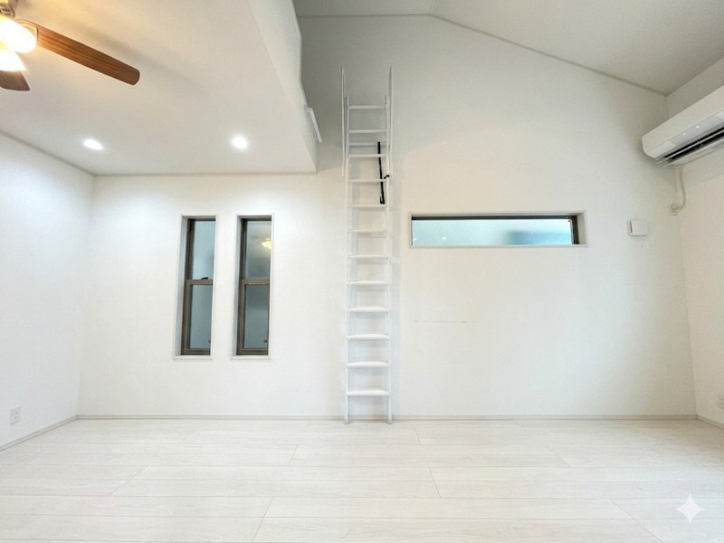 大岡1丁目　築浅中古戸建住宅 内観写真（リビング）