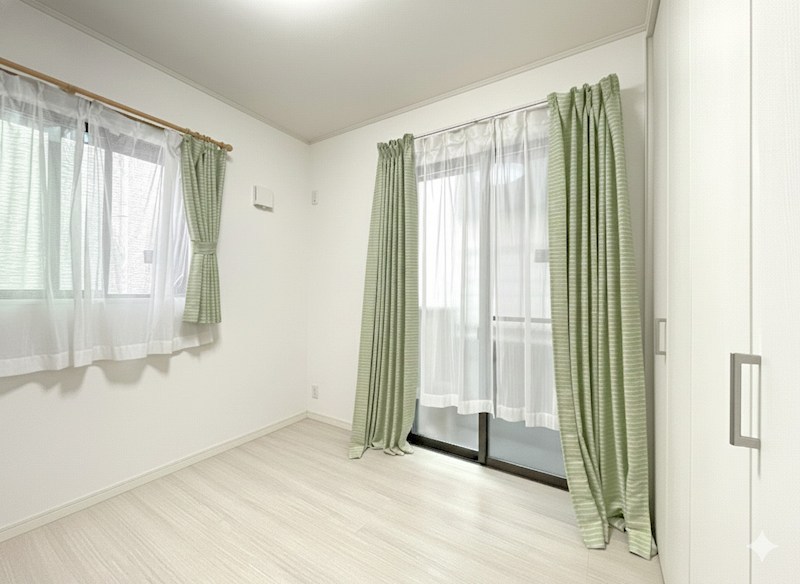 大岡1丁目　築浅中古戸建住宅 内観写真（リビング以外の居室）