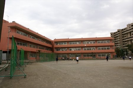 ガレージハウス荏田東 中学校