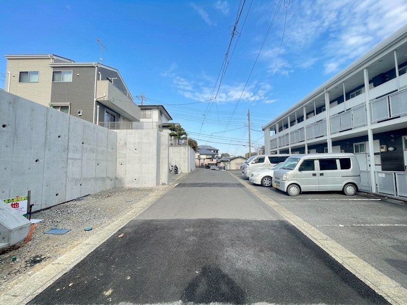 笹下6丁目新築住宅　限定１棟 現地写真（駐車場）