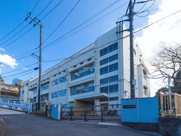 笹下6丁目新築住宅　限定１棟 小学校