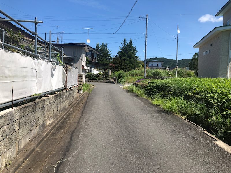 大館市東台一丁目土地 現地写真（前面道路含む現地写真）