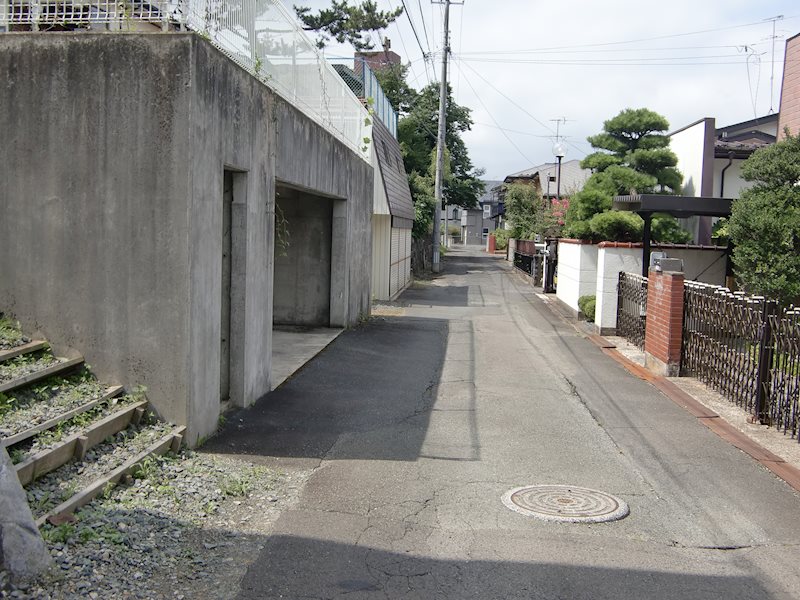 【ハシモトホーム】　東中野町 売地 現地写真（前面道路含む現地写真）
