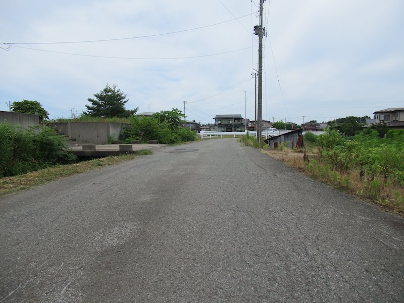 秋田市下新城長岡字耳取　土地 現地写真（前面道路含む現地写真）