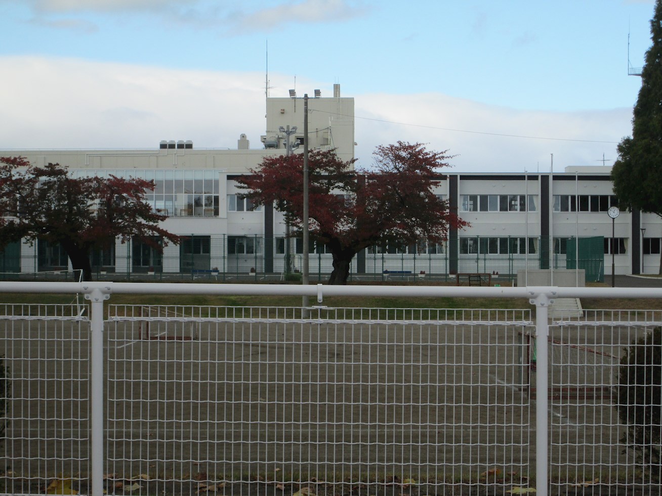◇八戸支店◇十和田市大字洞内字井戸頭144番370 中学校