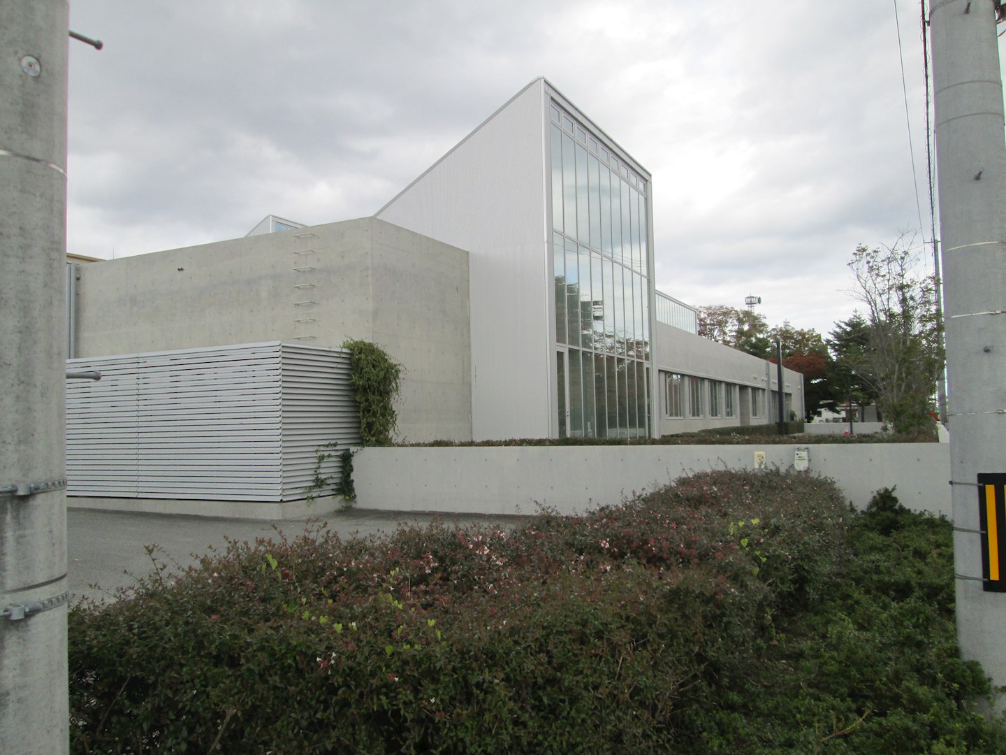 ◇八戸支店◇十和田市西四番町200番3 図書館