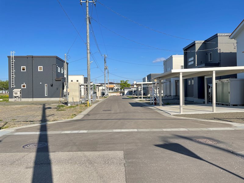 弘前市大字浜の町東5丁目分譲地　No.2 現地写真（前面道路含む現地写真）