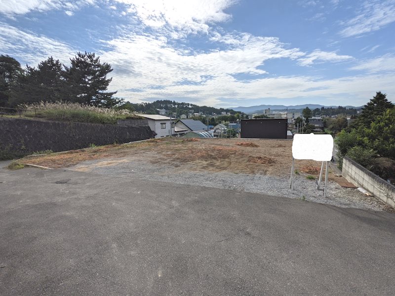 【土地】新城平岡 現地写真（前面道路含む現地写真）