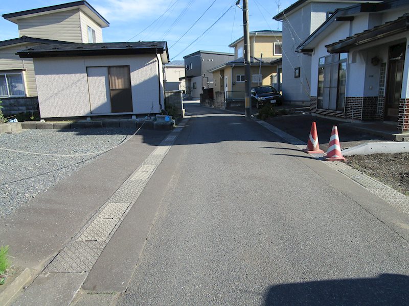 【建築条件付】八戸市大久保袖ノ沢 現地写真（前面道路含む現地写真）