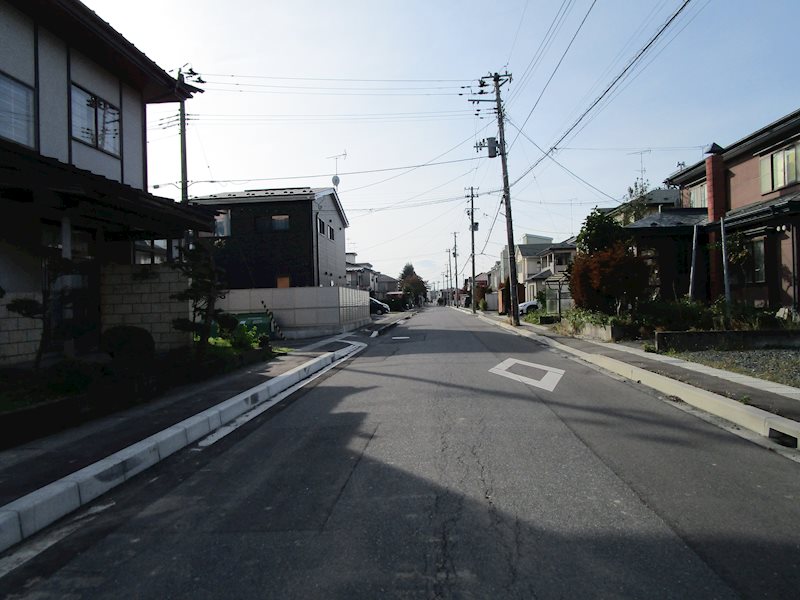 【建築条件付】八戸市売市字鴨ケ池_土地 現地写真（前面道路含む現地写真）