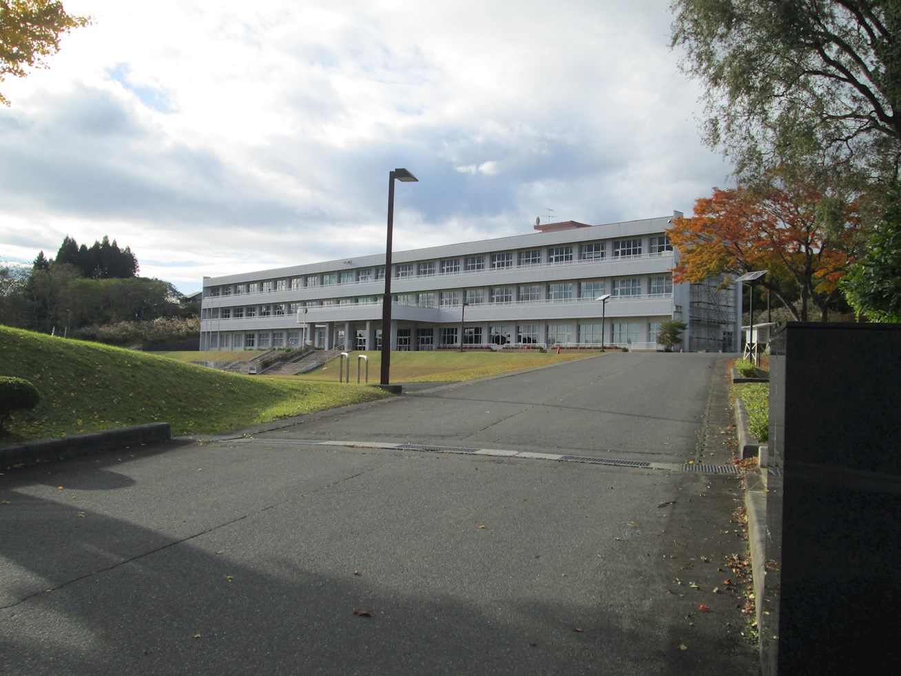 【建築条件付】三沢市春日台二丁目152番325 小学校