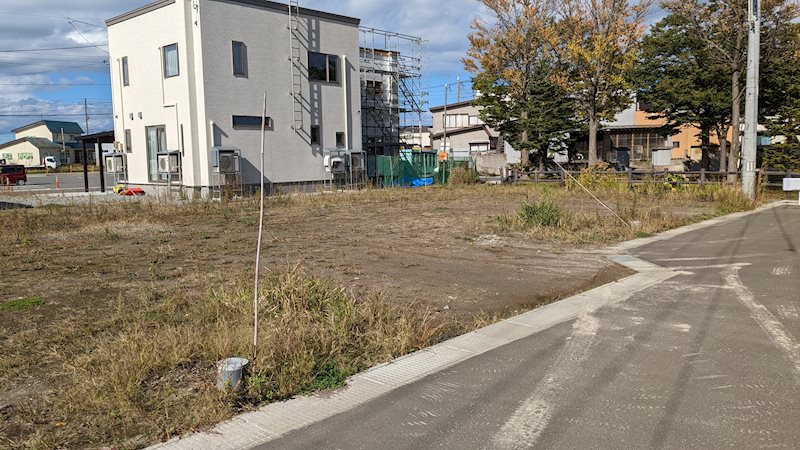 【ハシモトホーム売地】富田四丁目分譲A-10 現地写真（前面道路含む現地写真）