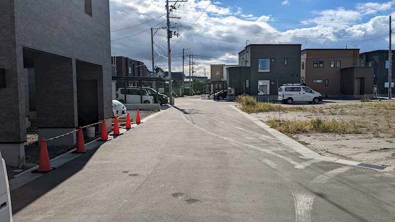 【ハシモトホーム売地】富田四丁目分譲A-10 現地写真（前面道路含む現地写真）