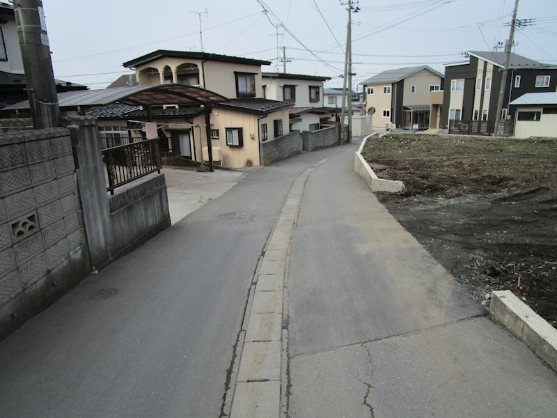 【建築条件付】八戸市白銀町字雷_No.2 現地写真（前面道路含む現地写真）