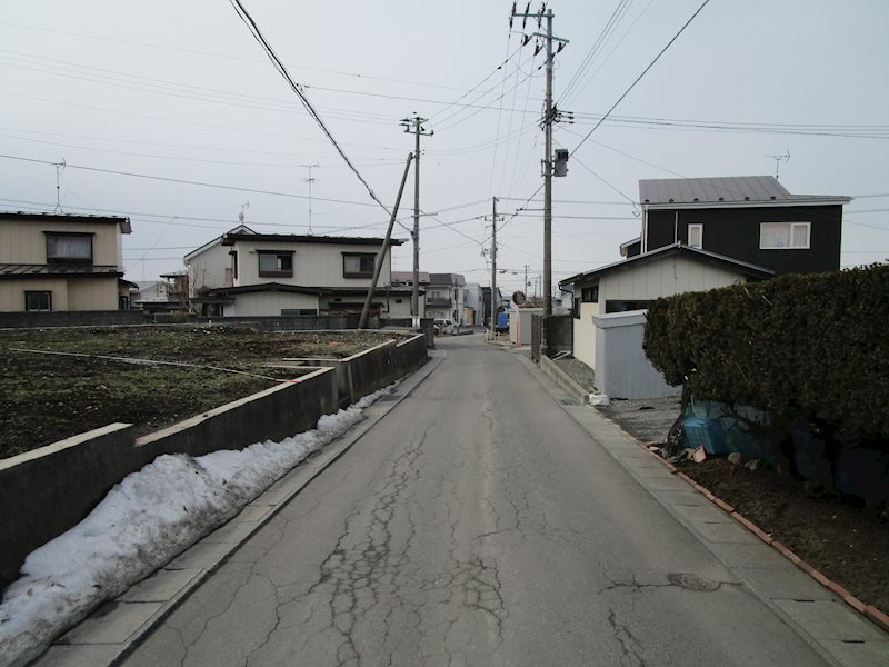 【建築条件付】八戸市白銀町字雷_No.3 現地写真（前面道路含む現地写真）
