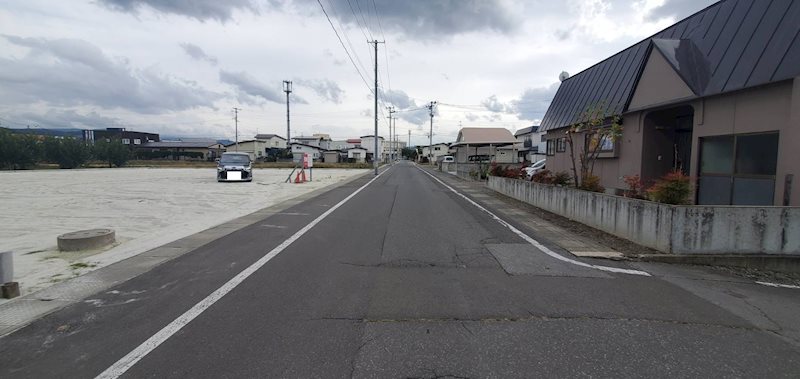 黒石市角田分譲地　A区画 現地写真（前面道路含む現地写真）