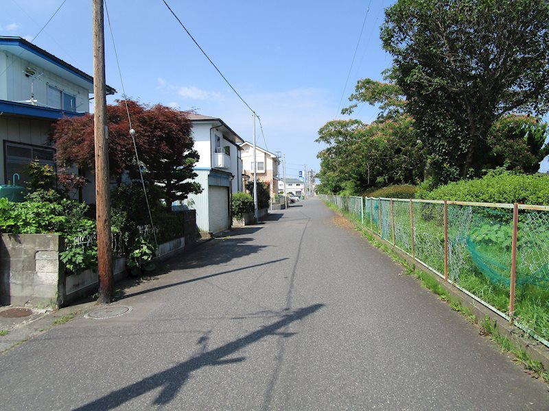 【建築条件付】八戸市類家5丁目 現地写真（前面道路含む現地写真）